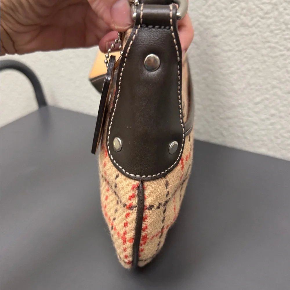 Coach ideal red design